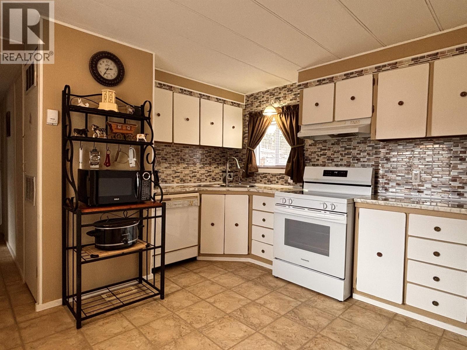 Residential in 103 Mile House 4