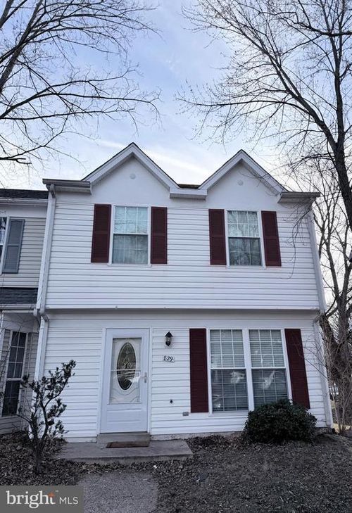 829 Smartts Ln Ne, LEESBURG, VA, 20176-4811 | Card Image