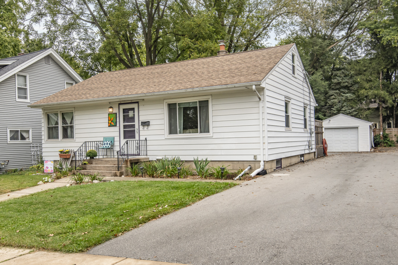 Tenny Ave, Waukesha, WI 53186
