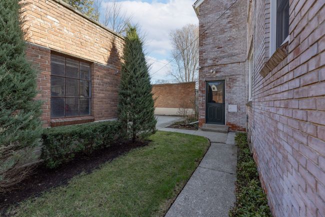 43 Cranford Ln, Condo with 4 bedrooms, 3 bathrooms and null parking in Grosse Pointe MI | Image 11