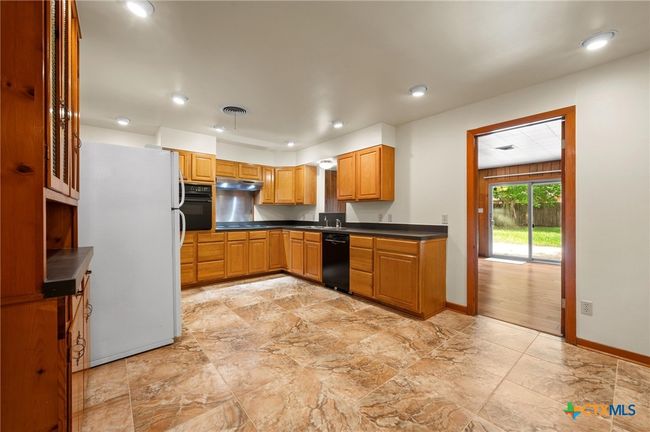 201 Hillcrest Dr, House other with 4 bedrooms, 2 bathrooms and null parking in Luling TX | Image 6