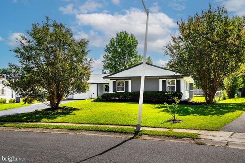 18 Eden Rock Ln, Willingboro, NJ, 08046-2211 | Card Image