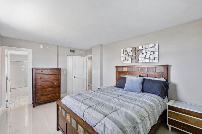 Primary Bedroom | Image 14