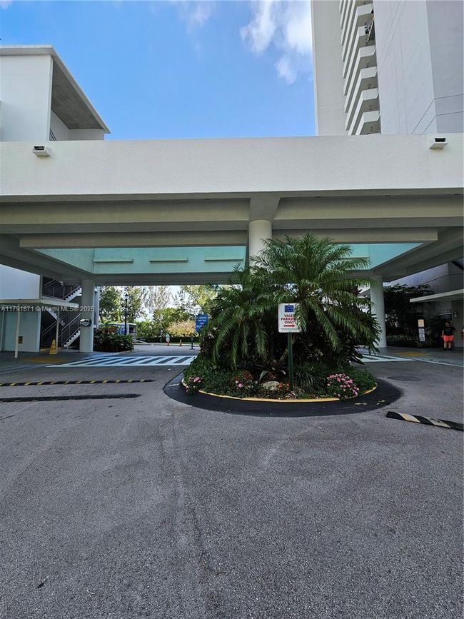 APT-2202 - 15051 Royal Oaks Ln, Condo with 2 bedrooms, 3 bathrooms and null parking in North Miami FL | Image 46