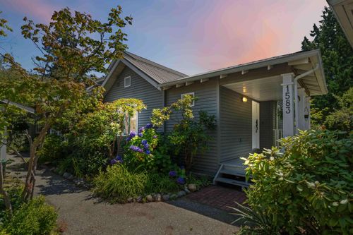 1583 Bowser Ave, North Vancouver, BC, V7P2Y4 | Card Image