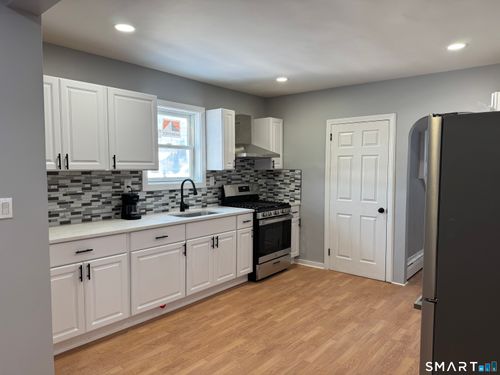 299 Linnmoore St, Hartford, CT, 06106-4343 | Card Image