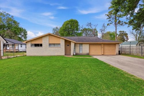 118 8th Ave, Nederland, TX, 77627-3102 | Card Image