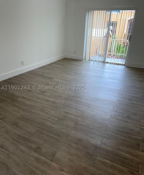 e210-18101 Nw 68th Ave, Hialeah, FL, 33015-3943 | Card Image