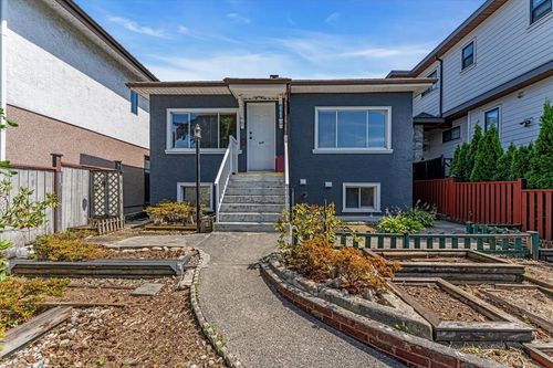 2168 Renfrew St, Vancouver, BC, V5M3J5 | Card Image