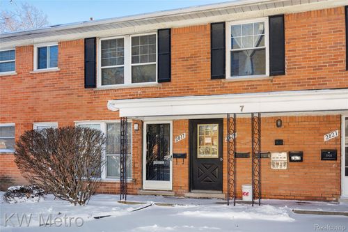 2817 W 13 Mile Rd, Royal Oak, MI, 48073-4409 | Card Image