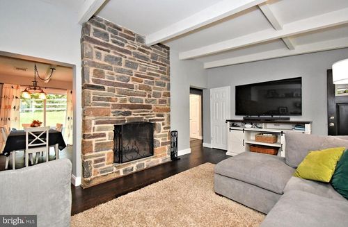 897 Croton Rd, Wayne, PA, 19087-2201 | Card Image