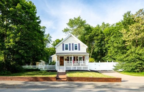 24 Greenhood St, Dedham, MA, 02026-2217 | Card Image