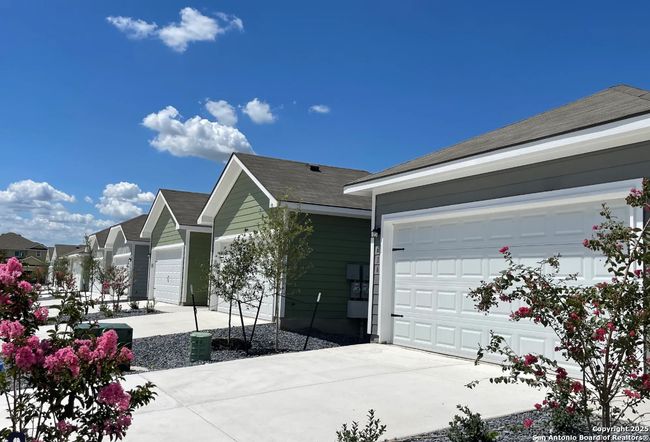 624 Heathers Way, Home with 3 bedrooms, 2 bathrooms and null parking in Seguin TX | Image 15