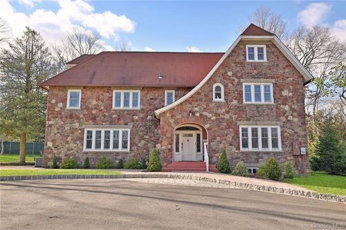 245 E Townline Rd, West Nyack, NY, 10994-2442 | Card Image