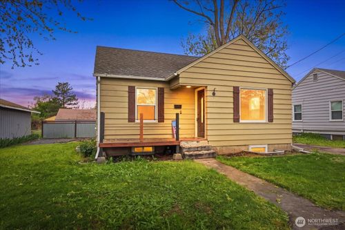 317 Ne Ash Ave, College Place, WA, 99324-1001 | Card Image