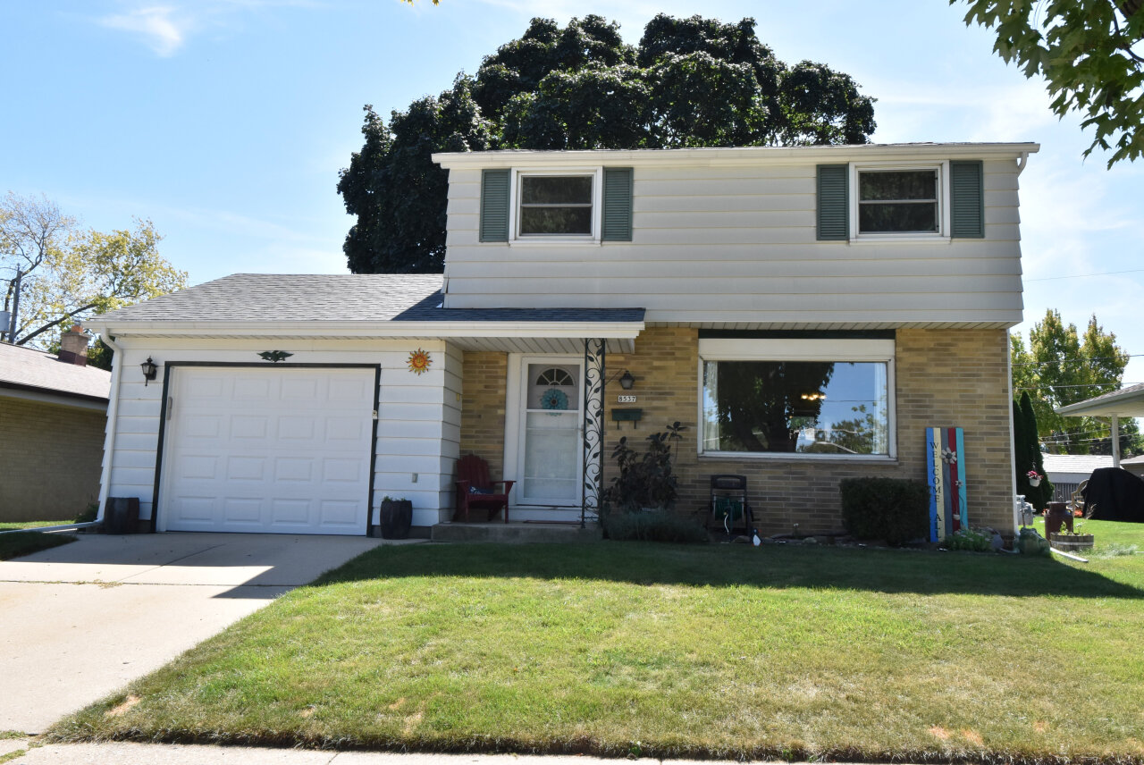 Hayes Pl, Milwaukee, WI 53227