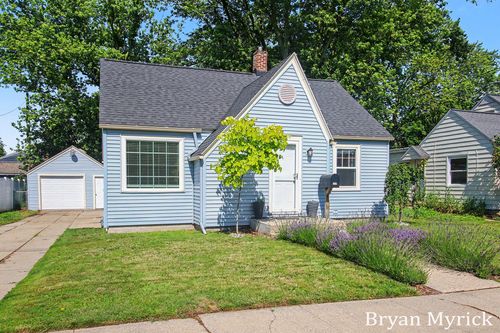 762 Central Ave, Holland, MI, 49423-5140 | Card Image