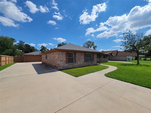 2115 Forest Oaks Dr, Houston, TX, 77017-6229 | Card Image
