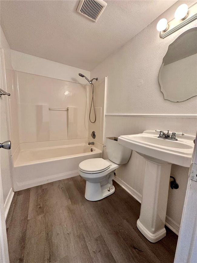 Primary Bathroom | Image 8