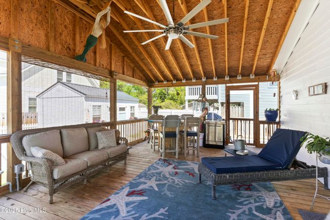802 E Oak Island Dr, House other with 3 bedrooms, 2 bathrooms and null parking in Oak Island NC | Image 7
