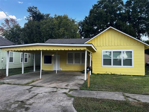 1018 N 2nd St, Baytown, TX, 77520-4864 | Card Image