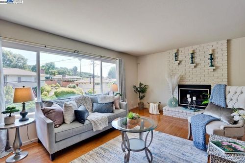 82 Elysian Fields Dr, Oakland, CA, 94605-4938 | Card Image