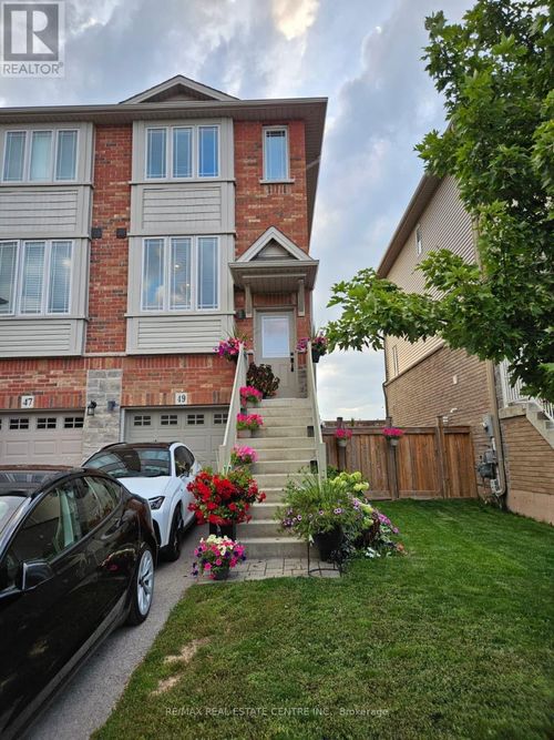 49 Edenrock Dr, Stoney Creek, ON, L8E0G6 | Card Image