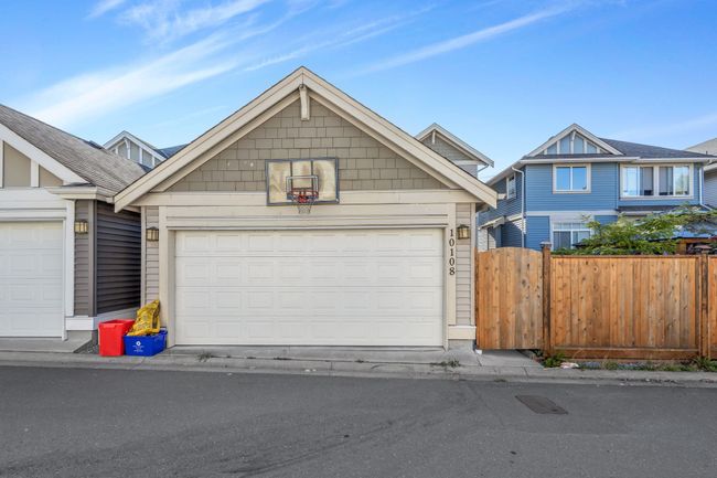 10108 240 Street, House other with 4 bedrooms, 3 bathrooms and 2 parking in Maple Ridge BC | Image 39