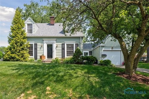 2517 Eastmoreland Dr, Oregon, OH, 43616-2770 | Card Image