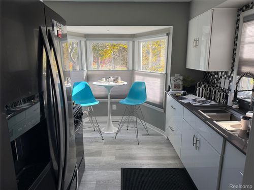 74 S Holcomb Rd, Clarkston, MI, 48346-1510 | Card Image