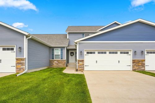 1105 Loren Dr, Cedar Falls, IA, 50613-8171 | Card Image