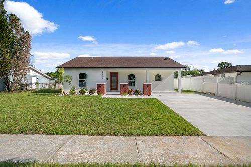 8405 Woodlake Drive, TAMPA, FL, 33615 | Card Image