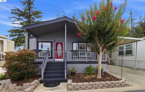 3263 Vineyard Ave, Pleasanton, CA, 94566-6384 | Card Image