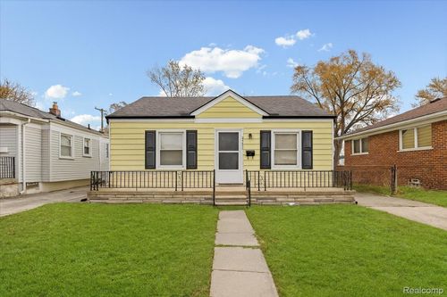 24552 Tuscany Ave, Eastpointe, MI, 48021-1220 | Card Image