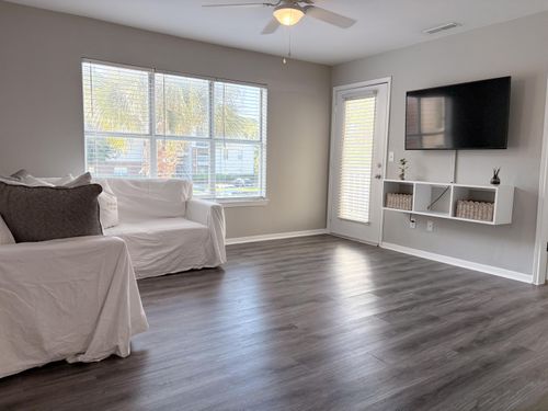 1400o-2011 N Highway 17, Mount Pleasant, SC, 29466-6828 | Card Image