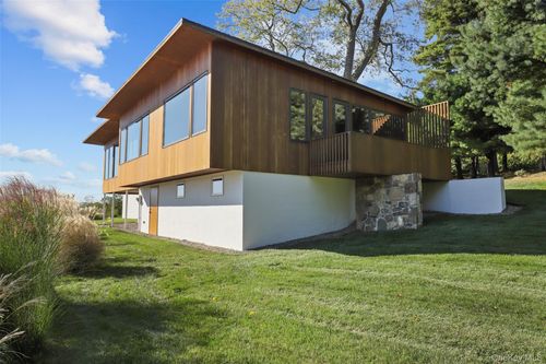 15 Finney Farm Rd, Croton-On-Hudson, NY, 10520-1904 | Card Image