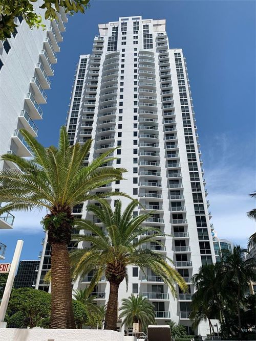 1713-1060 Brickell Ave, Miami, FL, 33131-3915 | Card Image