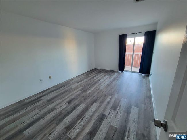 105 State St, Condo with 2 bedrooms, 2 bathrooms and null parking in Hackensack NJ | Image 8