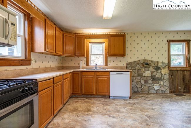 175 Roaring Fork Rd, House other with 3 bedrooms, 1 bathrooms and null parking in Todd NC | Image 6