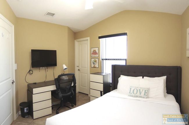 502 W Clam Cir, House other with 2 bedrooms, 3 bathrooms and null parking in Port Isabel TX | Image 33