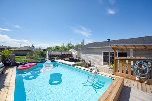 240 Grandview Cres, Fort Mcmurray, AB, T9H4X8 | Card Image
