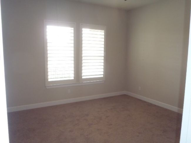 Carpeted empty room featuring baseboards | Image 37