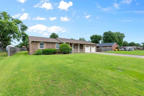 206 Bradley Drive, Sikeston, MO, 63801 | Card Image