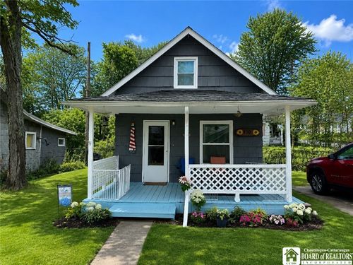 3554 Railroad Dr, Jamestown, NY, 14701-9727 | Card Image
