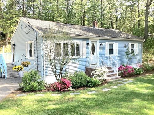 3 Holmes St, Halifax, MA, 02338-1129 | Card Image