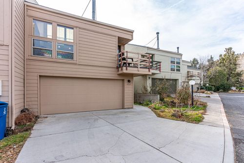 1959 Ne Lotus Dr, Bend, OR, 97701-6127 | Card Image