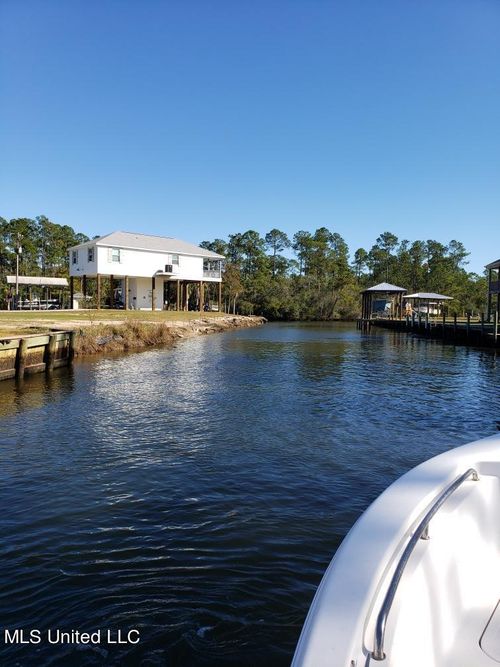 4027 Bonita St, Bay Saint Louis, MS, 39520-7430 | Card Image