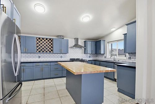 611 Via Santa Paulo, Vista, CA, 92081 | Card Image