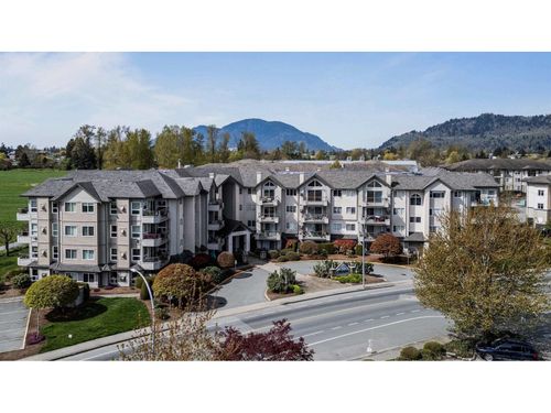 304 - 45520 Knight Road, Condo with 2 bedrooms, 2 bathrooms and null parking in Chilliwack BC | Card Image