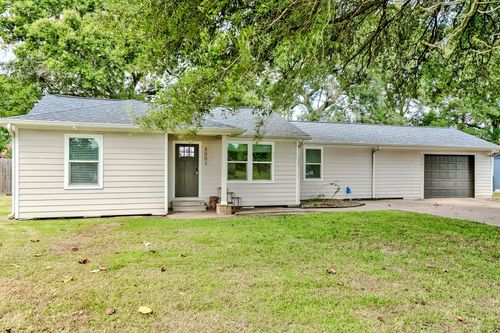 3002 Tyler Ave, Nederland, TX, 77627-6321 | Card Image